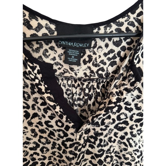 Cynthia Rowley Animal Print Sleeveless Top V-Neck Blouse Womens Medium - Picture 2 of 4